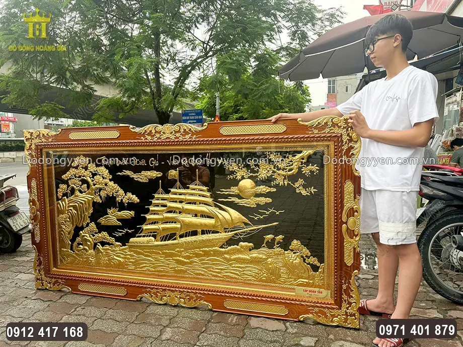 Từng họa tiết hoa văn được chăm ch&uacute;t tỉ mỉ bởi c&aacute;c nghệ nh&acirc;n